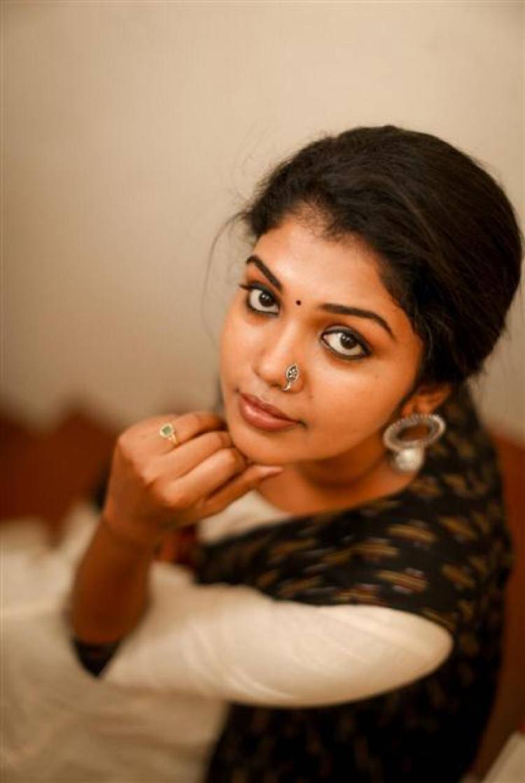 Pretty Actress Riythvika latest stills