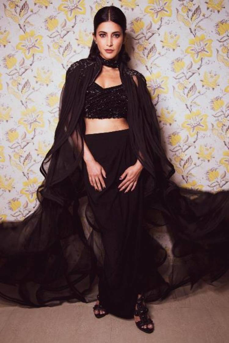 Actress ShrutiHaasan Latest Photos