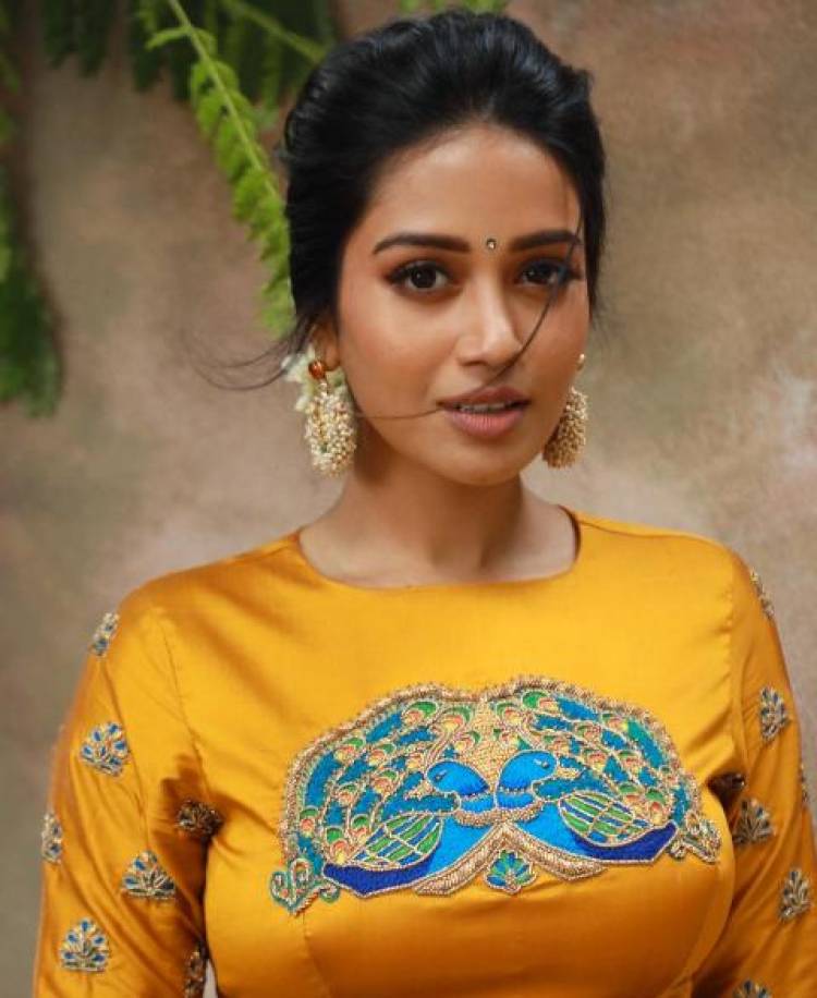Actress NivethaPethuraj Latest Stills