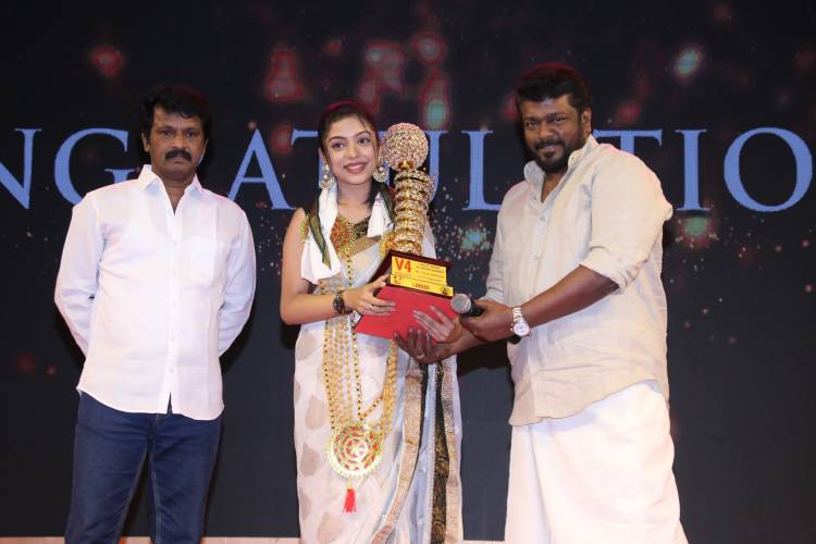 V4 எம்.ஜி.ஆர் - சிவாஜி அகாடமி 34வது திரைப்பட விருது வழங்கும் விழா!
