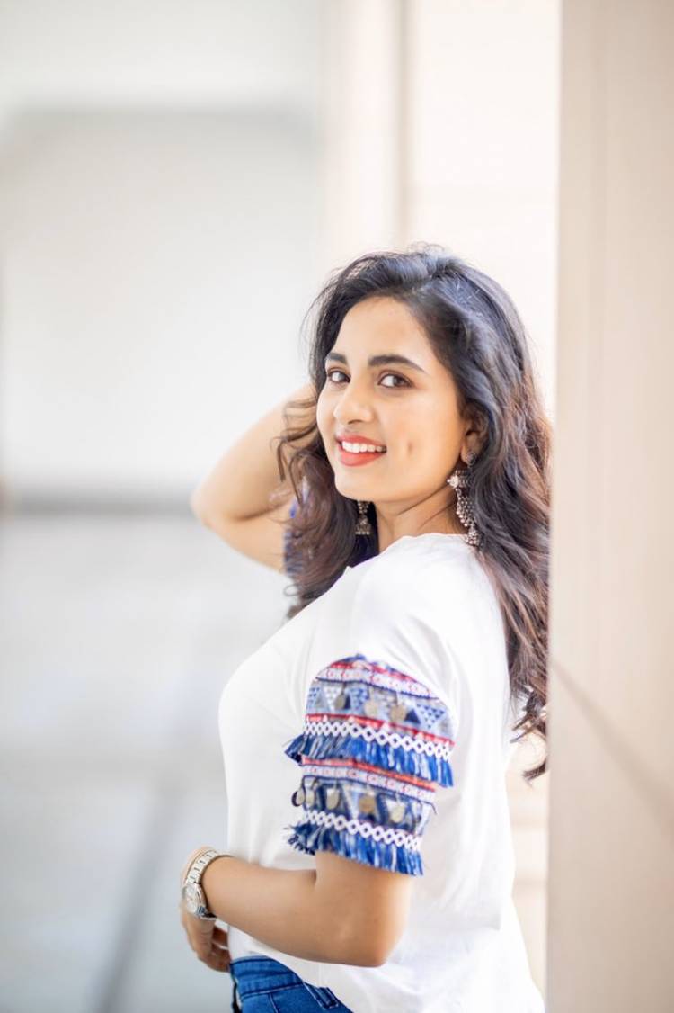 Srushti Dange cute Dimple Chin Shades with  Blue and White