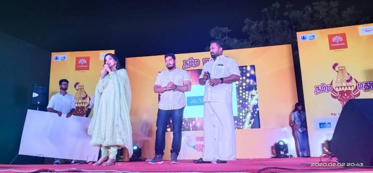 Cinderella SakshiAgarwal 's First Look launched in RadioMirchi 's  " நம்ம மதுரை " event at Madurai