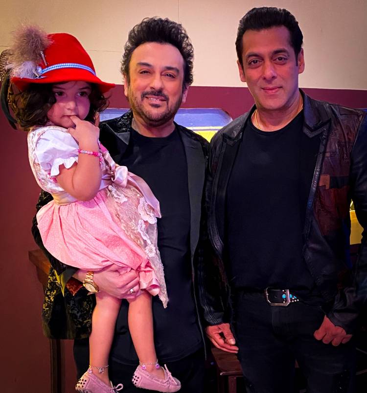 Adnan Sami recently visited the Bigg Boss house with his family!