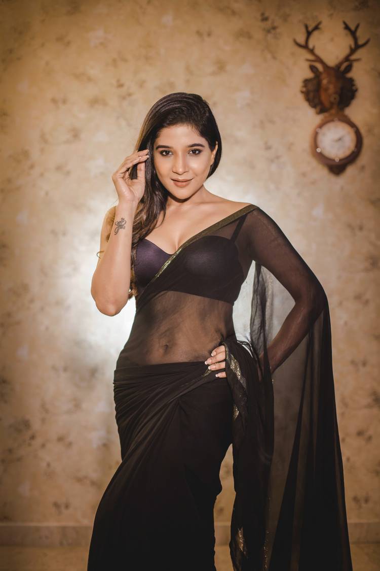 Actress Sakshi Agarwal looking gorgeous in black attire