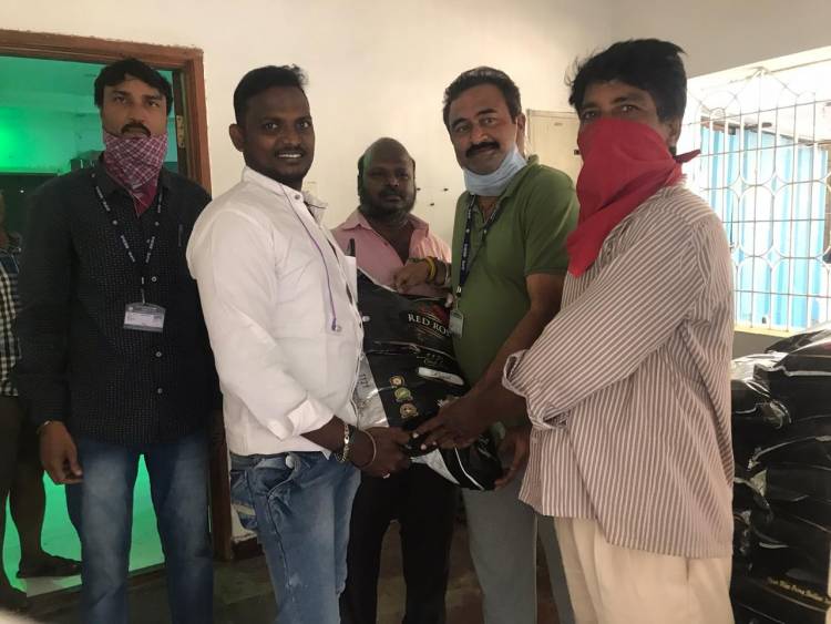 நமது சினிமா பத்திரிகையாளர் சங்க உறுப்பினர்கள் 1250Kg பாசுமதி அரிசியை வாரி வழங்கினார்