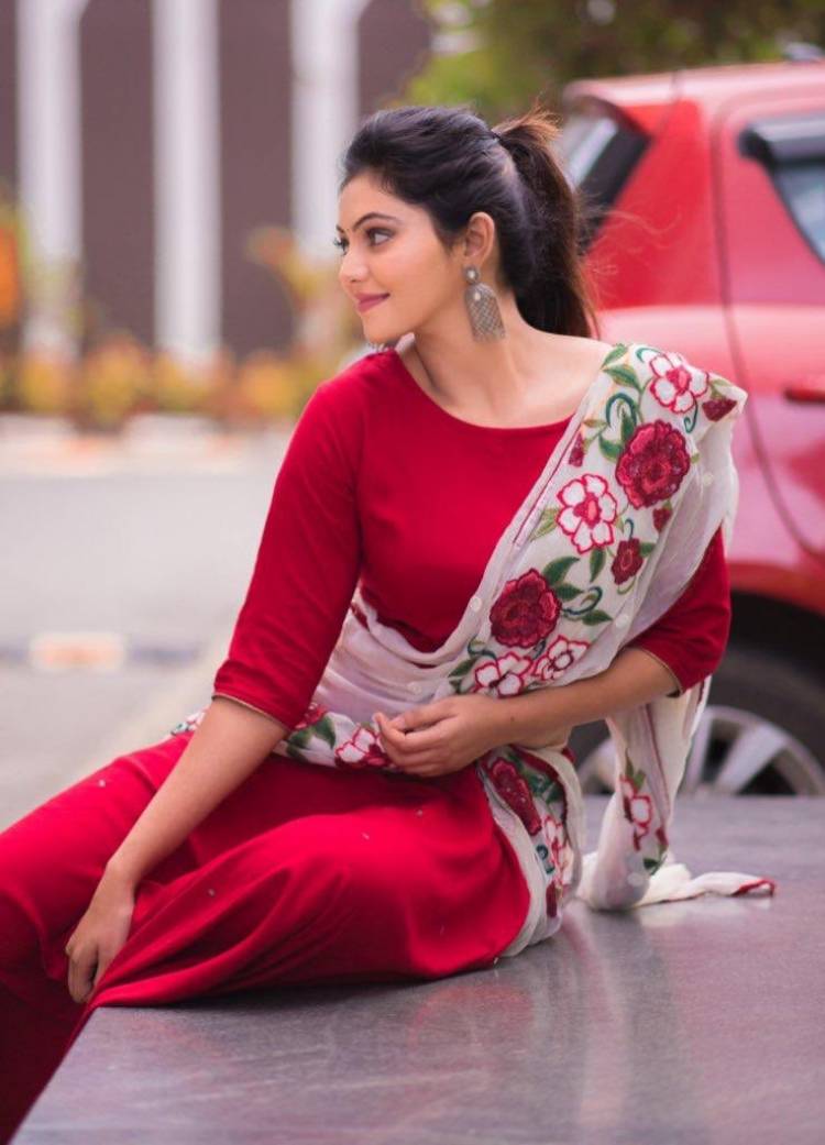 Gorgeous Actress Athulya Ravi in floral attire