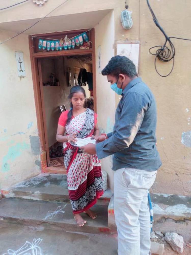 கபசுர குடிநீர் வழங்கினார் நடிகர் விஷாலின் செயலாளர் ஹரி