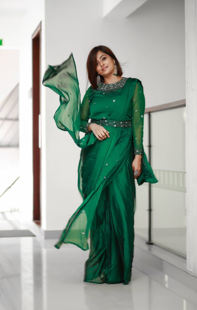 Actress Ramya Nambeesan looks gorgeous in green attire