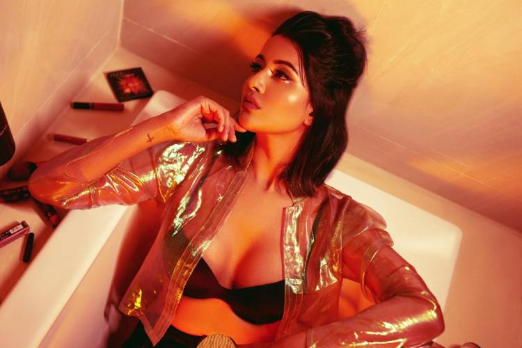 Here are some sizzling hot pictures of Actress #RaizaWilson from her latest photoshoot!