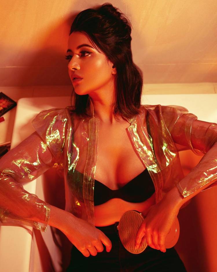 Here are some sizzling hot pictures of Actress #RaizaWilson from her latest photoshoot!