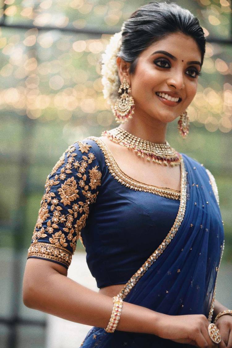 Actress #NivedithaaSathish loaded with prettiness and charming in these traditional look from her most recent photoshoot