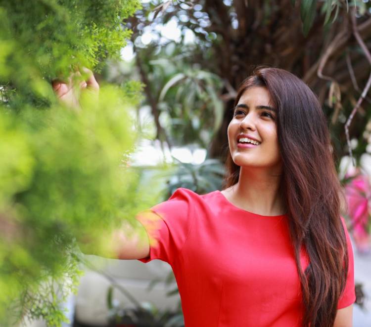 Actress #AmrithaAiyer looks beautiful in these recent pictures of her. 