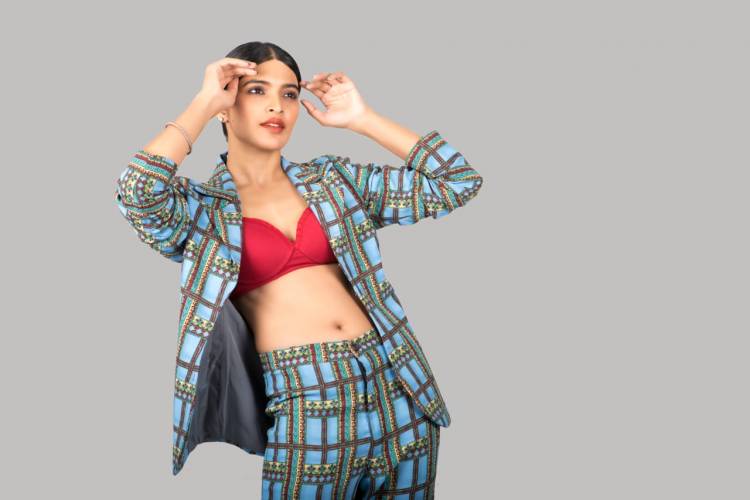 Actress #SanchitaShetty looks absolutely stunning & stylish in these pictures from her recent photoshoot.