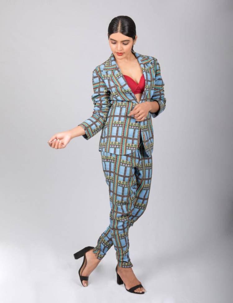 Actress #SanchitaShetty looks absolutely stunning & stylish in these pictures from her recent photoshoot.