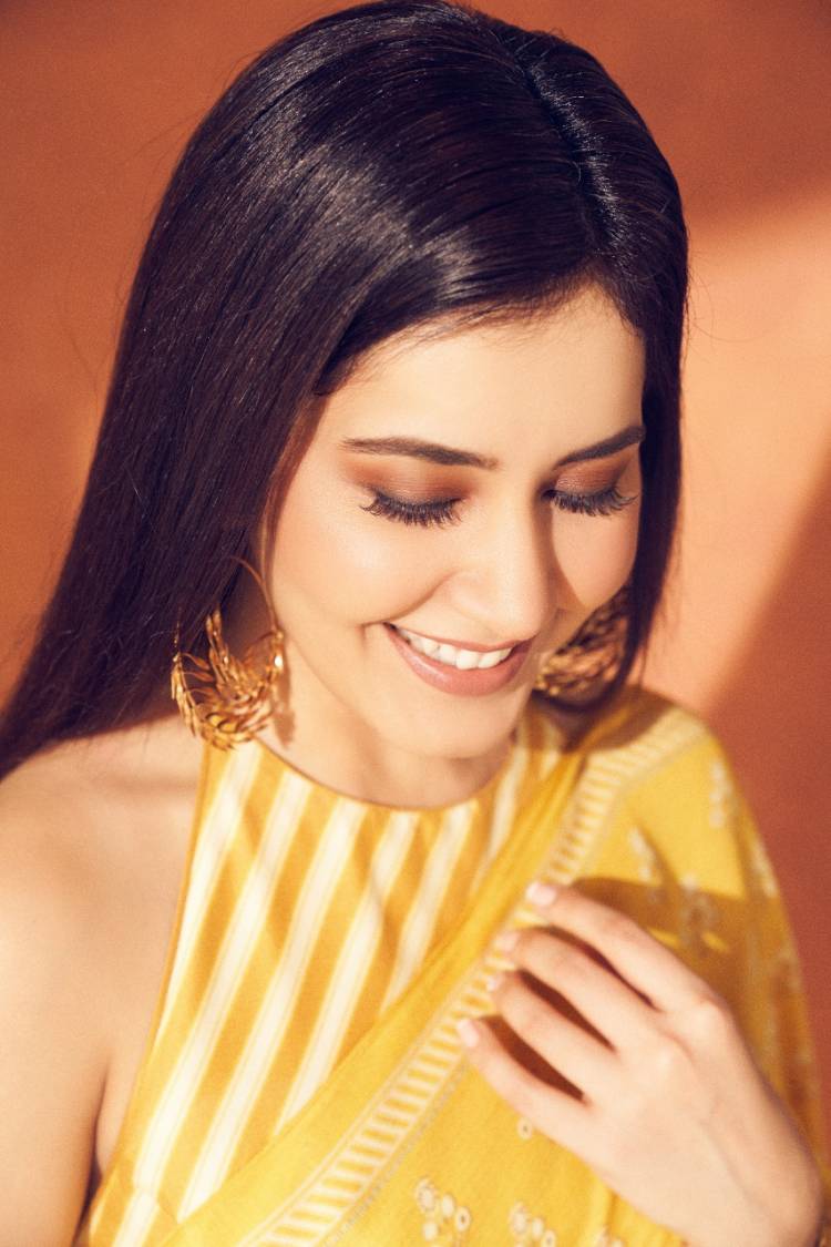 Actress #RaashiKhanna looks stunning in these pictures shot on the occasion of her sister's engagement.