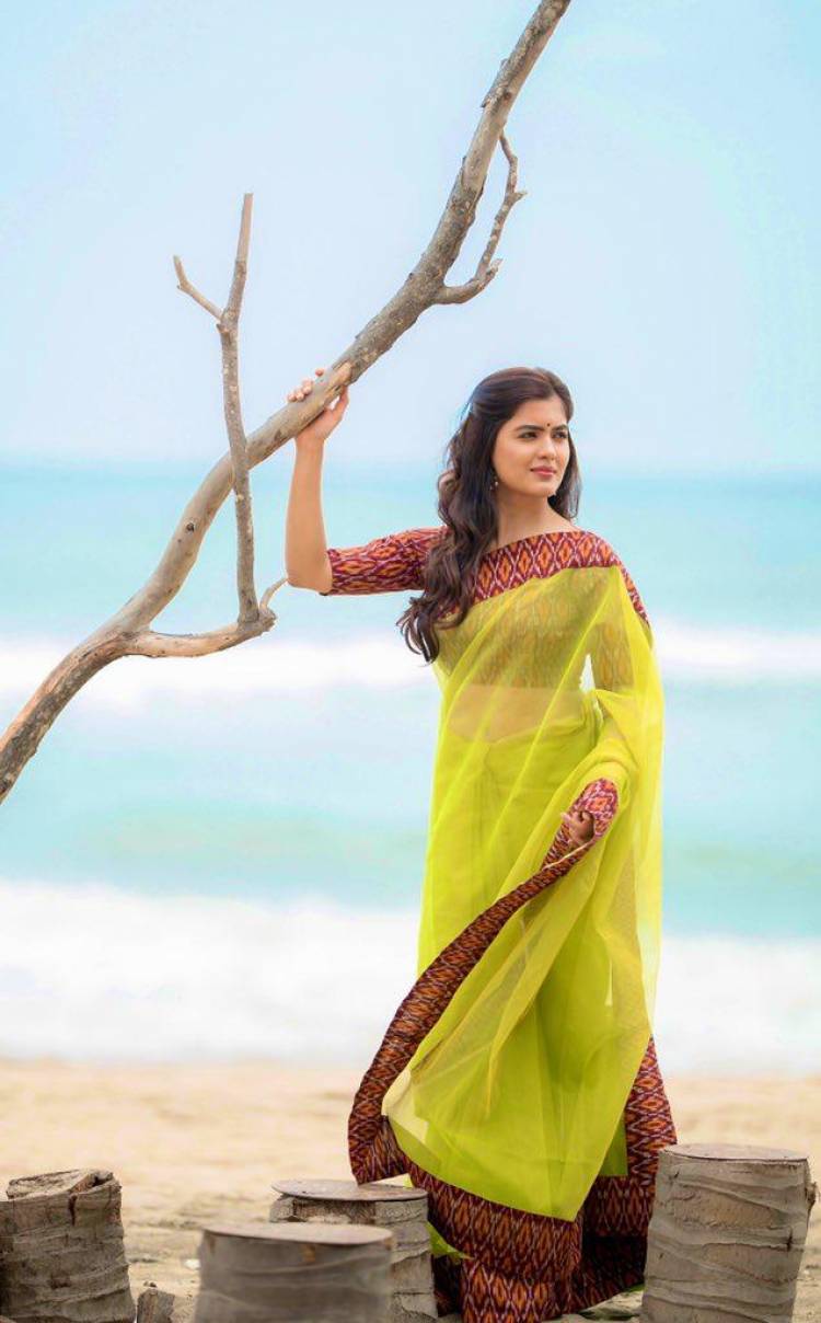 Actress #AmrithaAiyer looks ravishing in green.