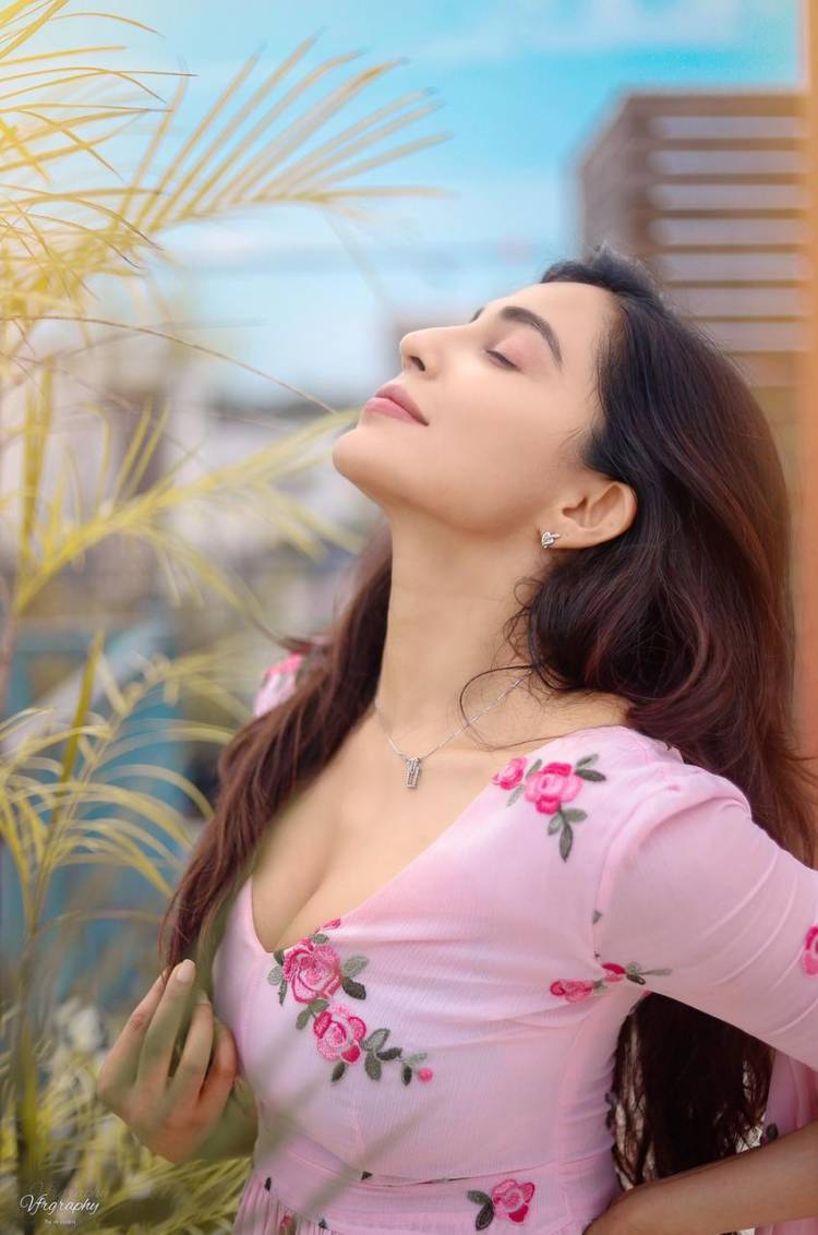 Alluring #Parvati spreads her infectious energy through these pics. Looks stunning!