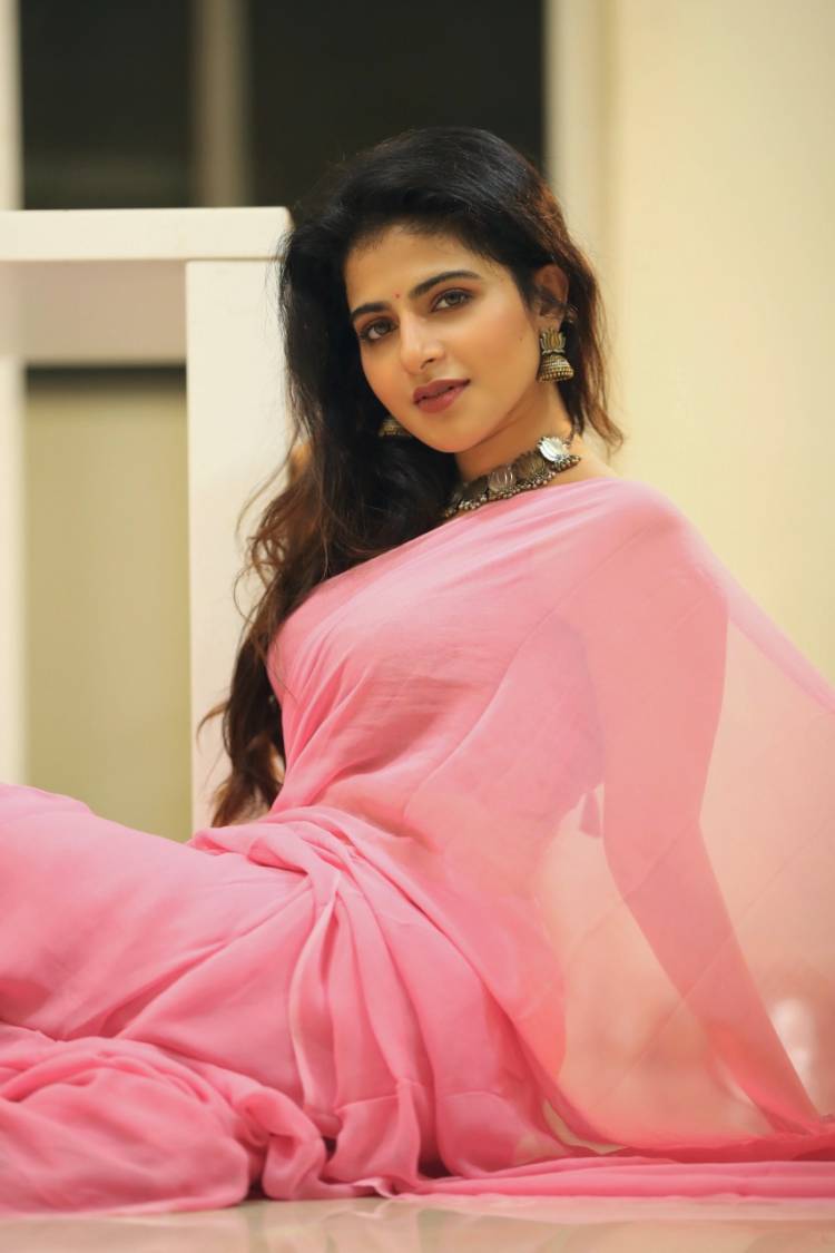 #IswaryaMenon looks simple & beautiful in these pictures.