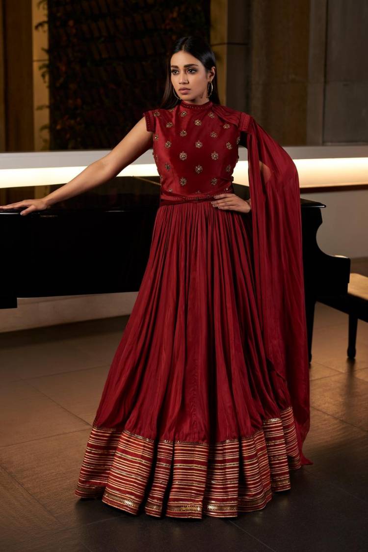 @Nivetha_Tweets looks graceful in the recent photoshoot images