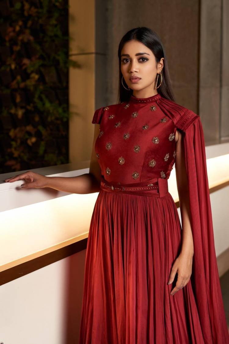 @Nivetha_Tweets looks graceful in the recent photoshoot images