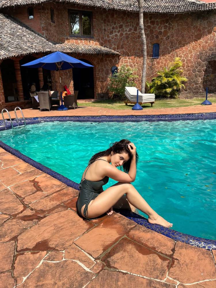 Raising heat by pool side. Sizzling #RaashiiKhanna caught in between schedules in Goa chilling out. Picture perfect.