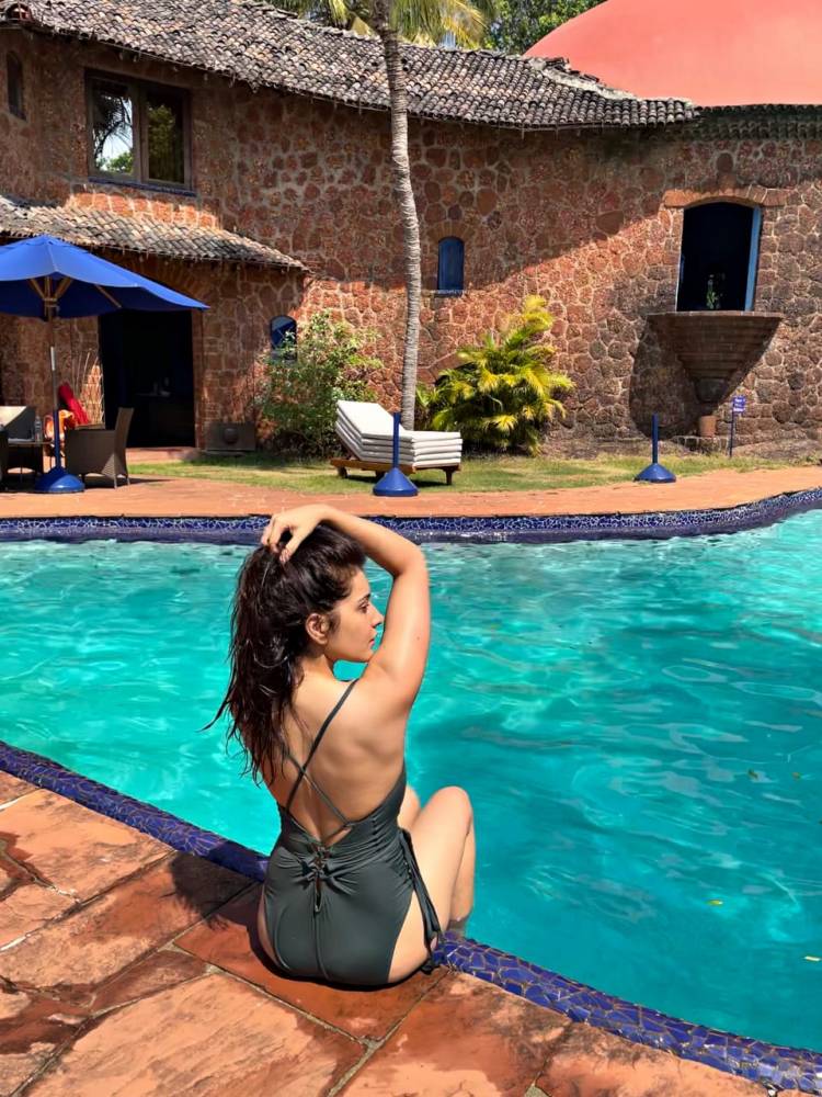 Raising heat by pool side. Sizzling #RaashiiKhanna caught in between schedules in Goa chilling out. Picture perfect.