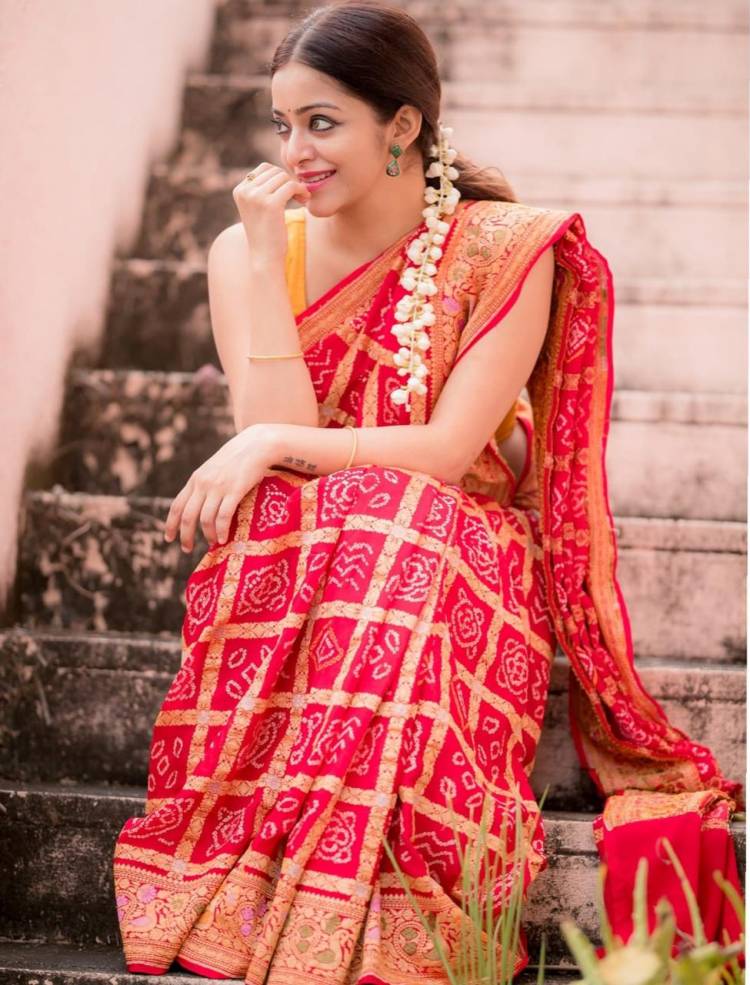 @jan_iyer looks elegant and alluring in her recent traditional Photoshoot