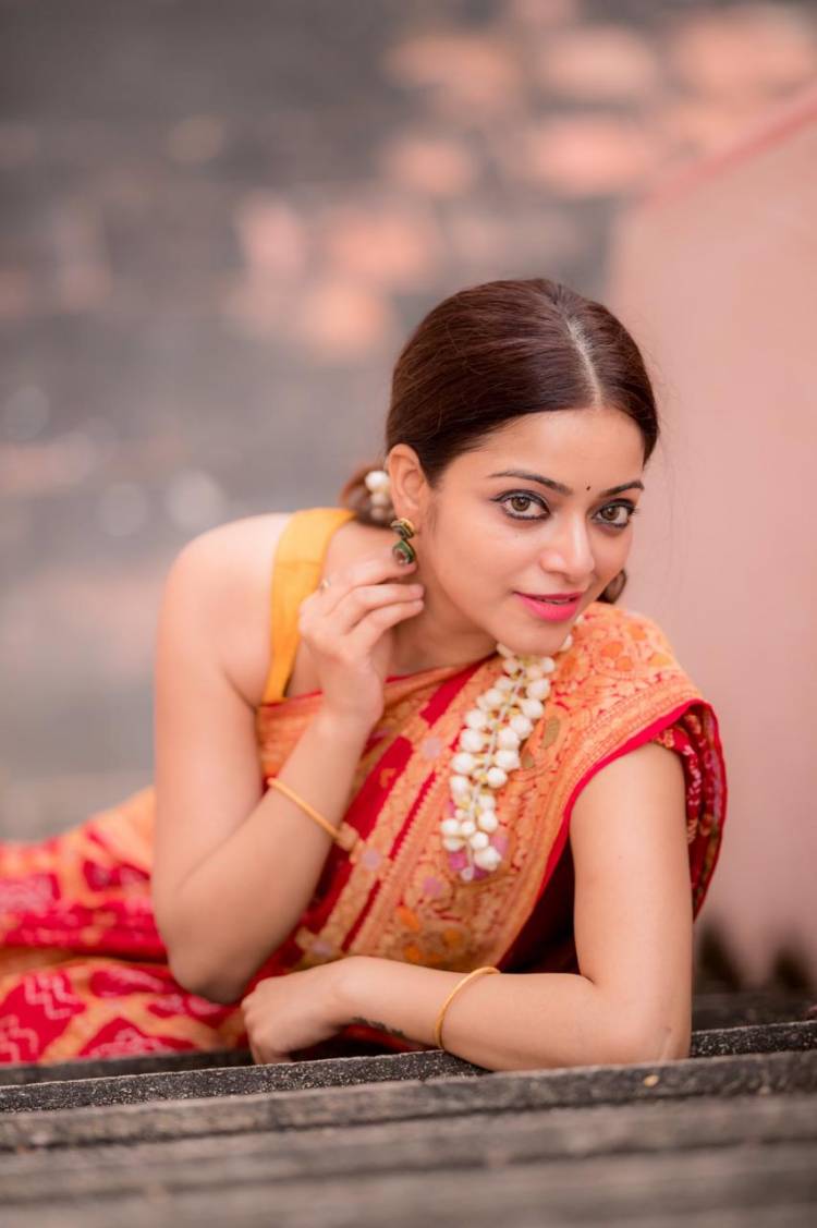 @jan_iyer looks elegant and alluring in her recent traditional Photoshoot