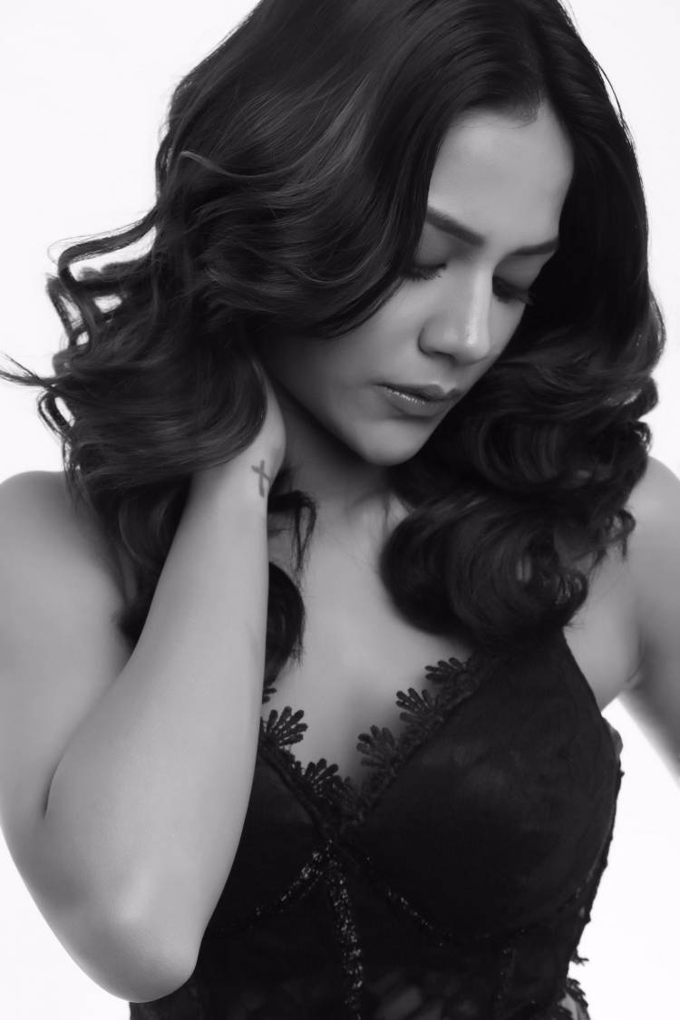 Aishwarya Dutta sparks off enchantment with her new sizzling looks shedding 13Kgs