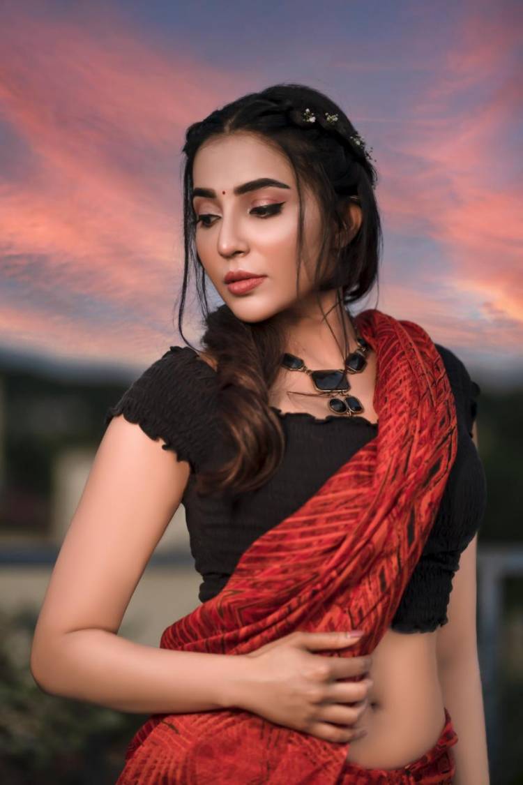 Actress #Parvati looks ravishing in red
