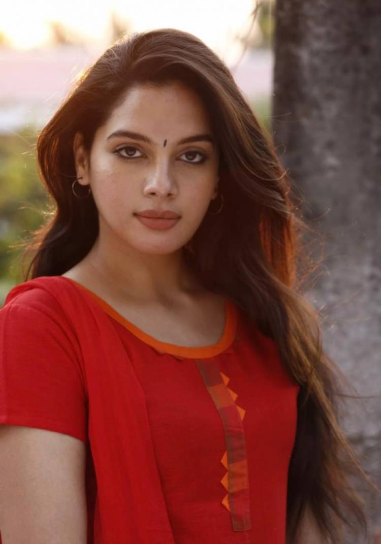 The Latest Captivating Stills Of Actress #TanyaHope, In Ravishing Red!!