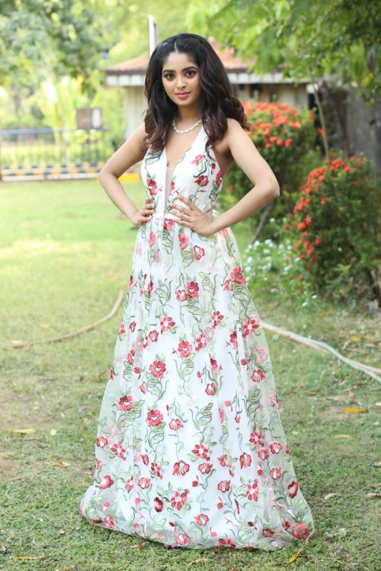 Akila Narayanan is a young girl with big dreams.