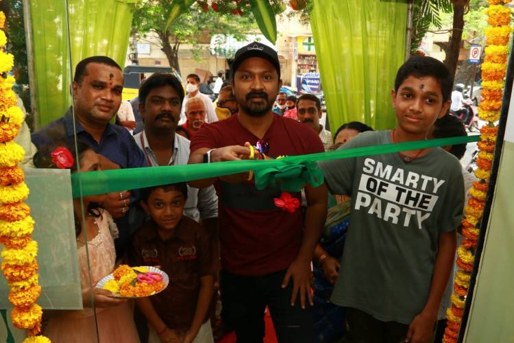 Here are the stills from the event at Mylapore today for the inauguration of Joy E Bike