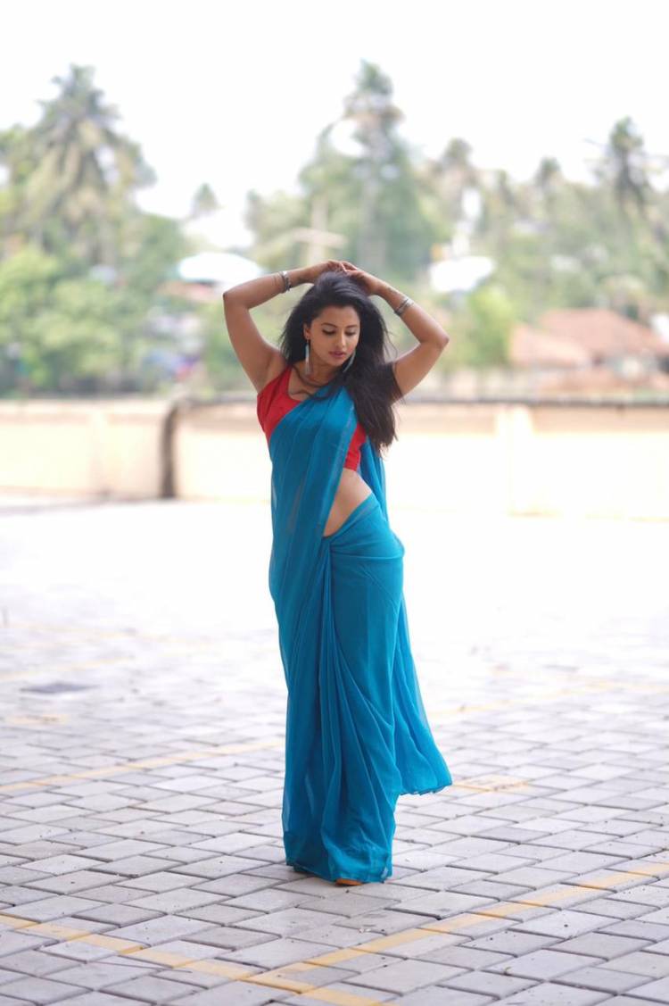 Gorgeous Actress #AnickaVikhraman Photoshoot Images