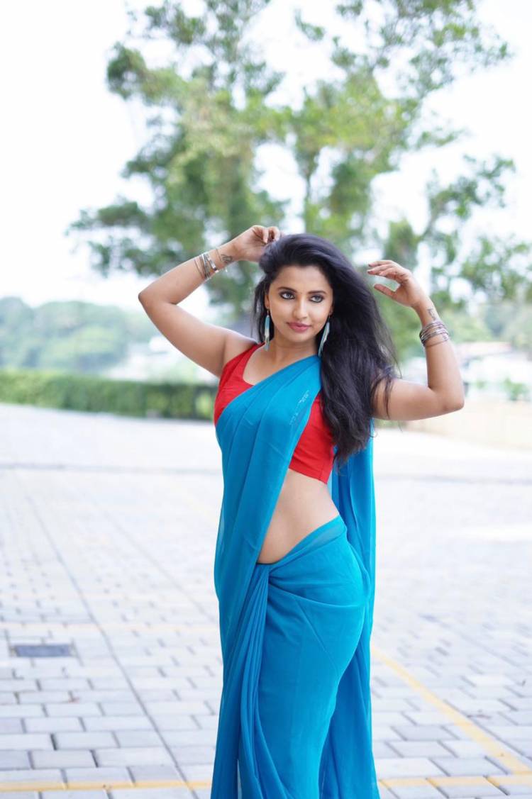 Gorgeous Actress #AnickaVikhraman Photoshoot Images
