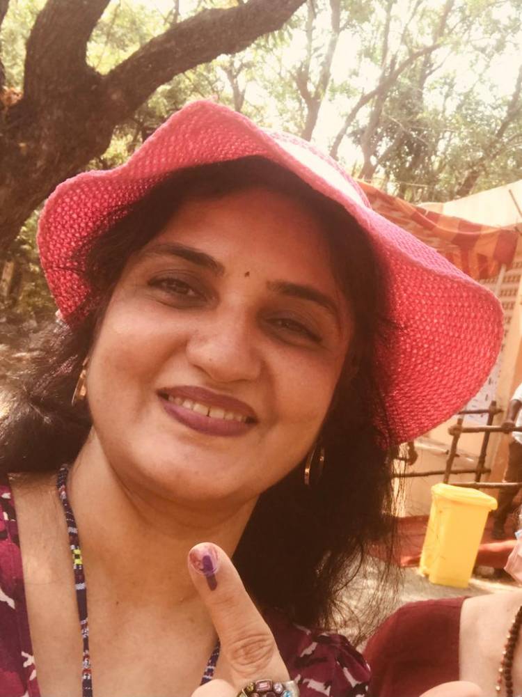 Actress Sukanya casted her vote in Besant Nagar