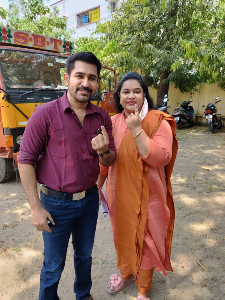 Actor Vijay Antony & Mrs.Fatima Vijay Antony cast their vote