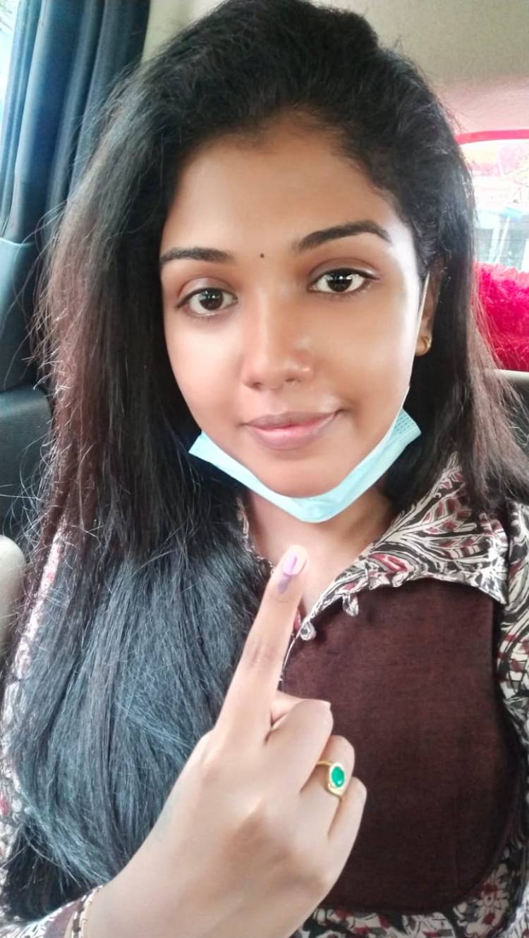 Actress @Riythvika casted her vote today for #TNAssemblyElections2021
