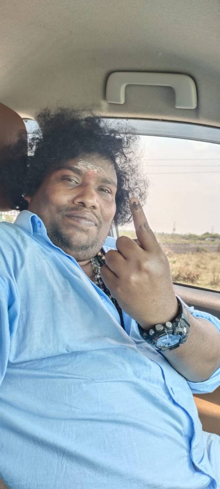 Actor @iYogiBabu casts his vote.  #TamilNaduElections2021 #AssemblyElections2021