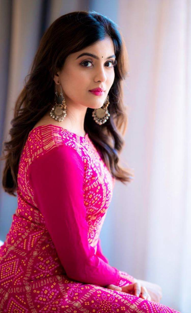 Pretty in pink! #AmrithaAiyer is elegance personified in these pics from her latest photoshoot.