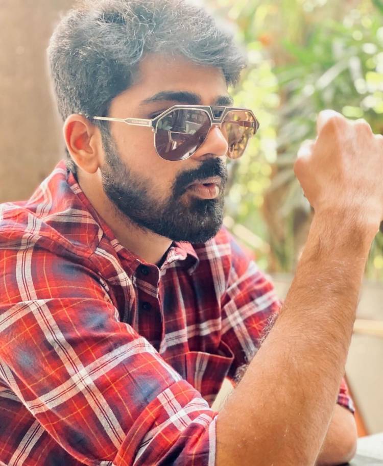 Some candid clicks admist the shooting @actor_shirish recent look