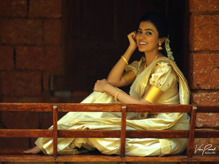 Actress #AnjuKurian Looks Beautiful in this Traditional photoshoot.