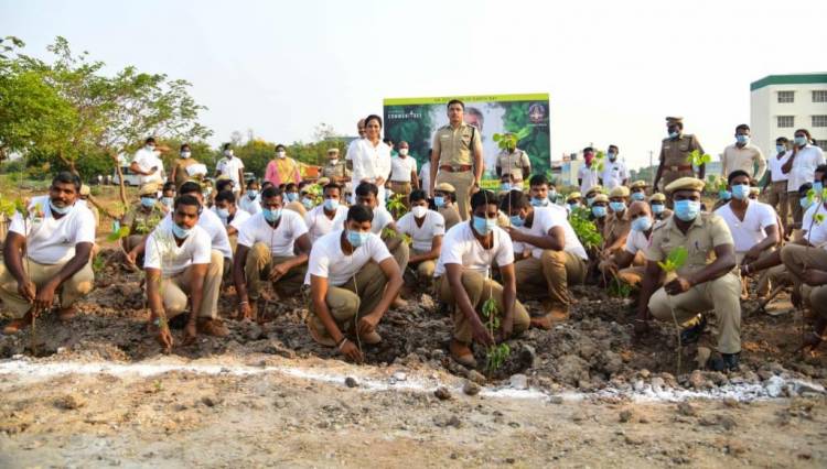 சின்ன கலைவாணர்  விவேக் அவர் நினைவாக  மர கன்றுகளை  திருவள்ளூர்  ஆயுத படை  மைதானத்தில்  மாவட்ட SP. அரவிந்தன். &ரம்யா பாண்டியன் மற்ற காவலர் களும் நட்டு சிறப்புரை ஆற்றினர்..