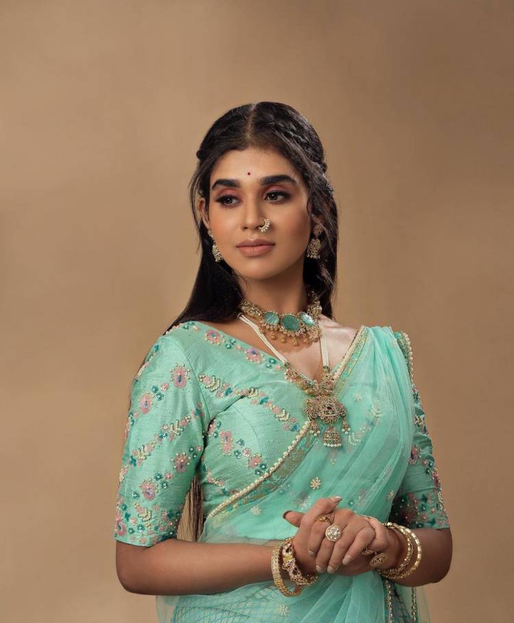 Actress #Meenakshigovindarajan makes jaws drop with her latest Photos in the beautiful saree