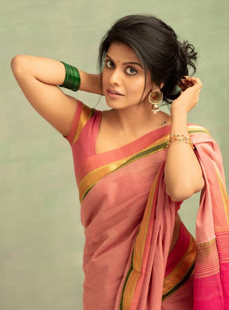 Singer #SwagathaKrishnan, who makes her debut as an actress in the upcoming film #Kaayal.