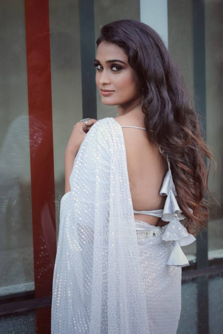 Actress #Poornimaravi  dazzles in white outfit & Check out her latest photoshoot stills