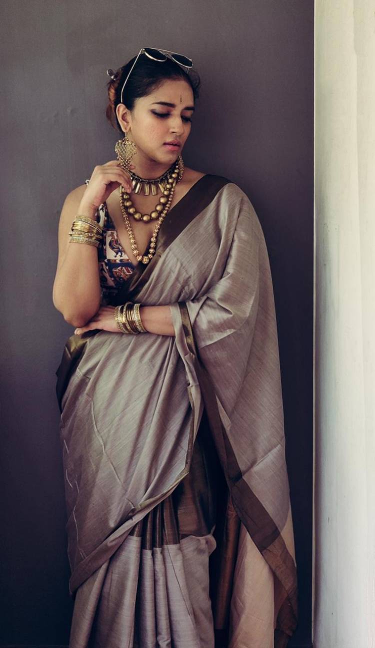 Rockin summer, saree style. Actress #Vasundhara in make over.