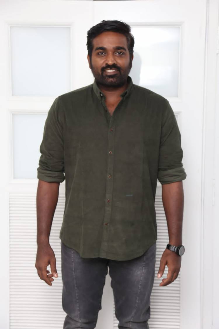 Actor @VijaySethuOffl  today contributed a sum of  Rs 25 Lakhs to the Tamil Nadu Chief Minister's Relief fund. 
