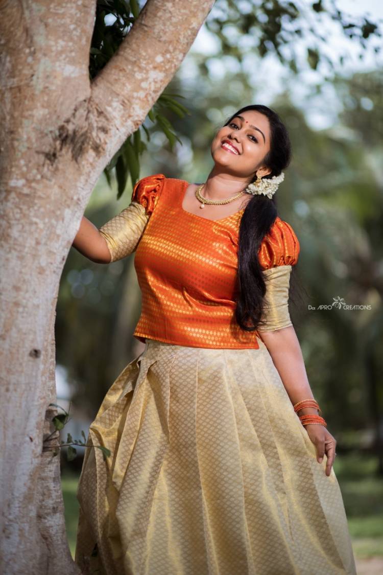 Actress Sushma Prakash looks ravishing as ever in traditional outfit.