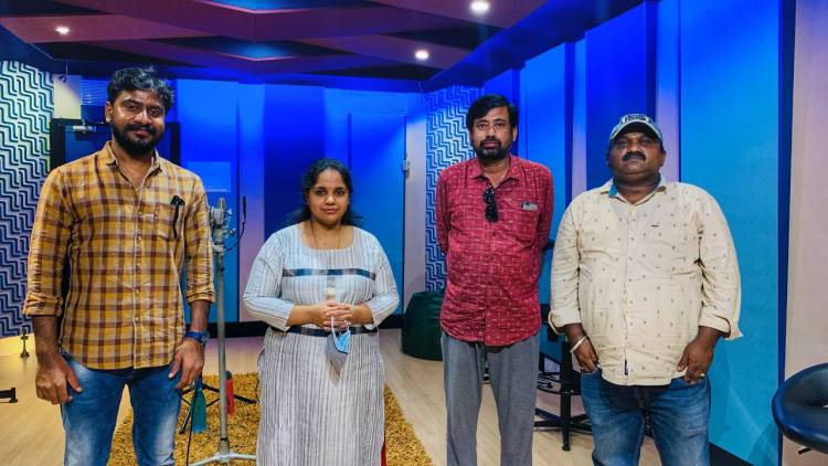 "அழகிய கண்ணே" படத்திற்காக பாடல் பாடிய சைந்தவி GV பிரகாஷ் குமார் !
